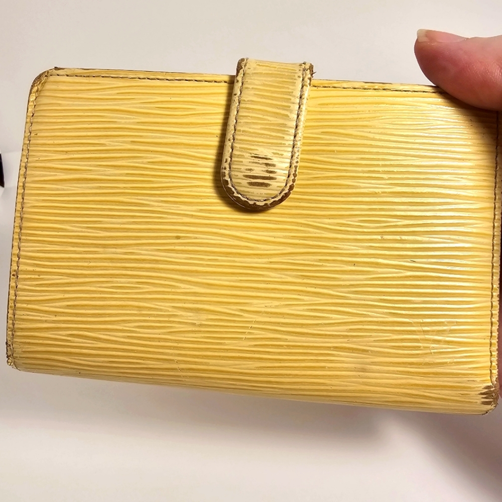 Louis Vuitton Yellow Epi Kiss Lock Walle
